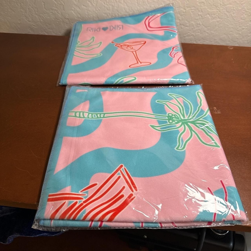 RIKI self adhesive makeup bag x 2